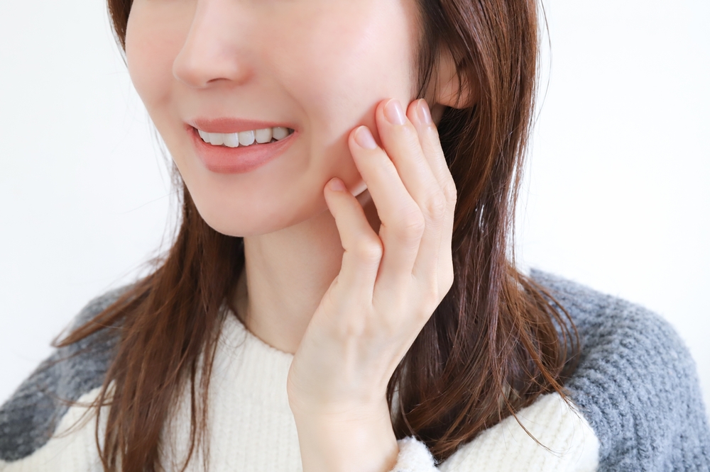 治療中の不快感に耐える女性